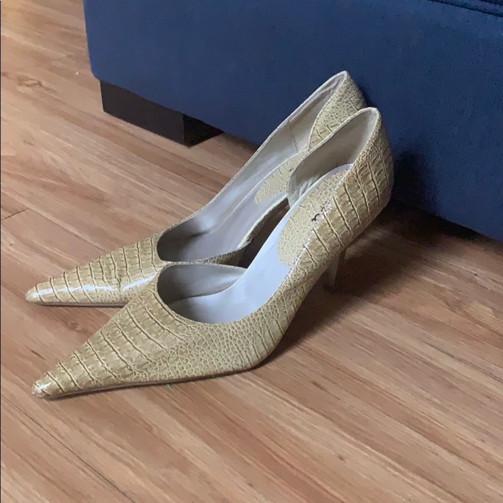 Diba pointy toed shoes